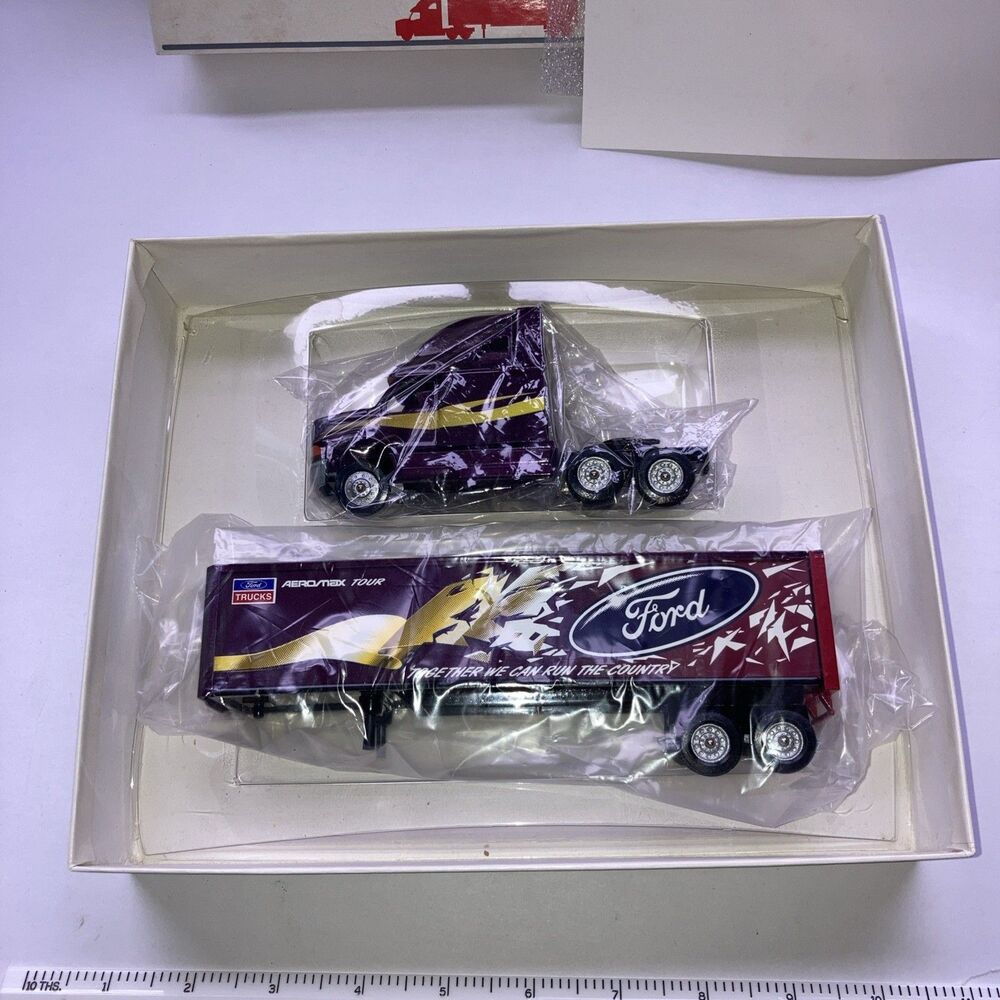 Winross 1/64 First Edition Series 1995 Ford Aeromax #4 Diecast Purple NIB